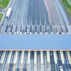 Jak wjechać na autostradę A2 w Warszawie? Węzły, opłaty i porady