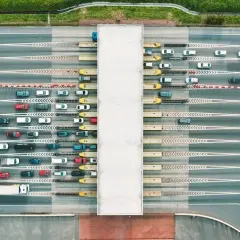 Jak się płaci za autostrady we Włoszech? Poznaj metody i koszty przejazdu