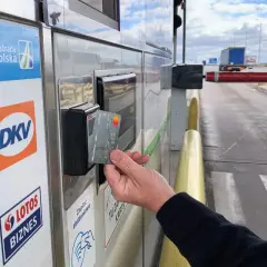 Czy można płacić kartą na autostradzie A2? Sprawdź dostępne opcje płatności.