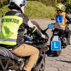 Jakie prawo jazdy na motor 125? Sprawdź wymagania i wyjątki
