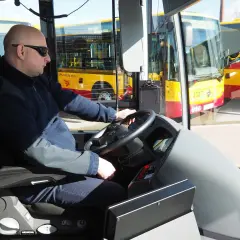Ile zarabia kierowca autobusu MPK Łódź? Zaskakujące zarobki w branży!