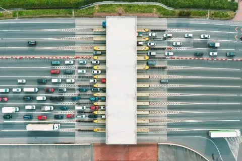 Jak się płaci za autostrady we Włoszech? Poznaj metody i koszty przejazdu