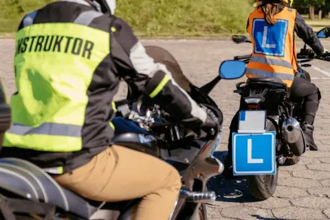 Jakie prawo jazdy na motor 125? Sprawdź wymagania i wyjątki