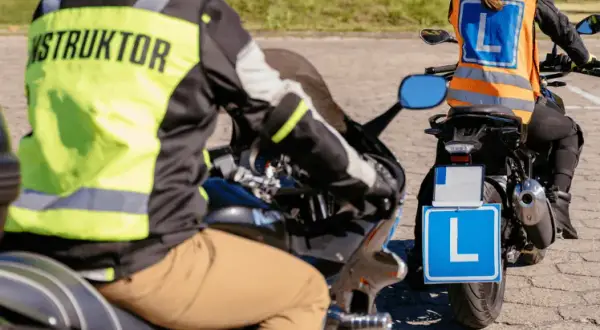 Jakie prawo jazdy na motor 125? Sprawdź wymagania i wyjątki