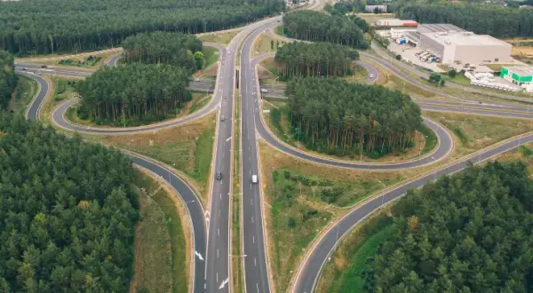 Minimalna prędkość na autostradzie w Polsce - uniknij mandatu