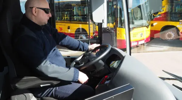 Ile zarabia kierowca autobusu MPK Łódź? Zaskakujące zarobki w branży!