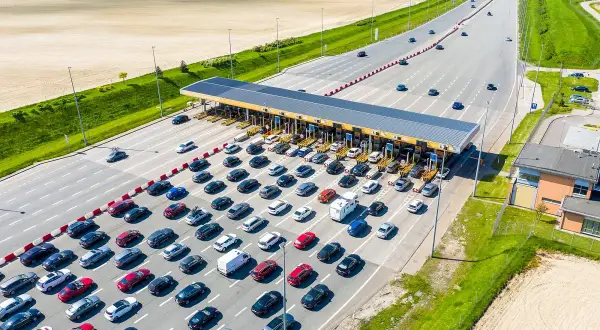 Czy bramki na autostradzie są otwarte? Szczegóły o opłatach i ruchu.