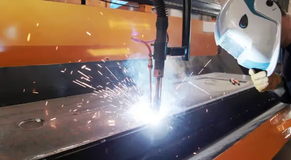 Zastosowanie laserów w produkcji reklam i konstrukcji lekkich