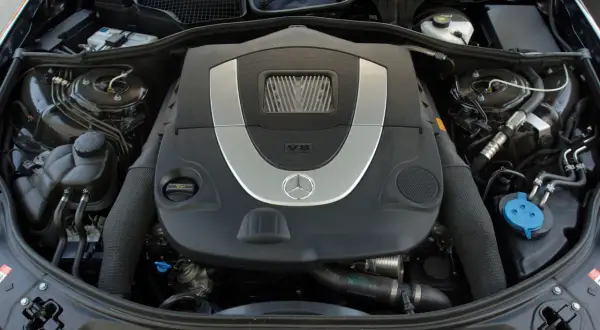 Mercedes W221 jaki silnik wybrać? Kluczowe informacje i porady