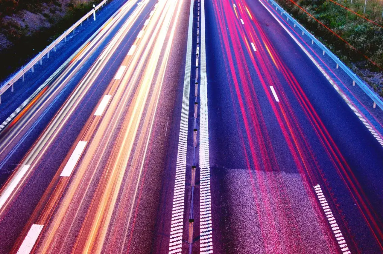 Zdjęcie Gdzie kupić winiety na polskie autostrady? Poznaj alternatywne metody płatności