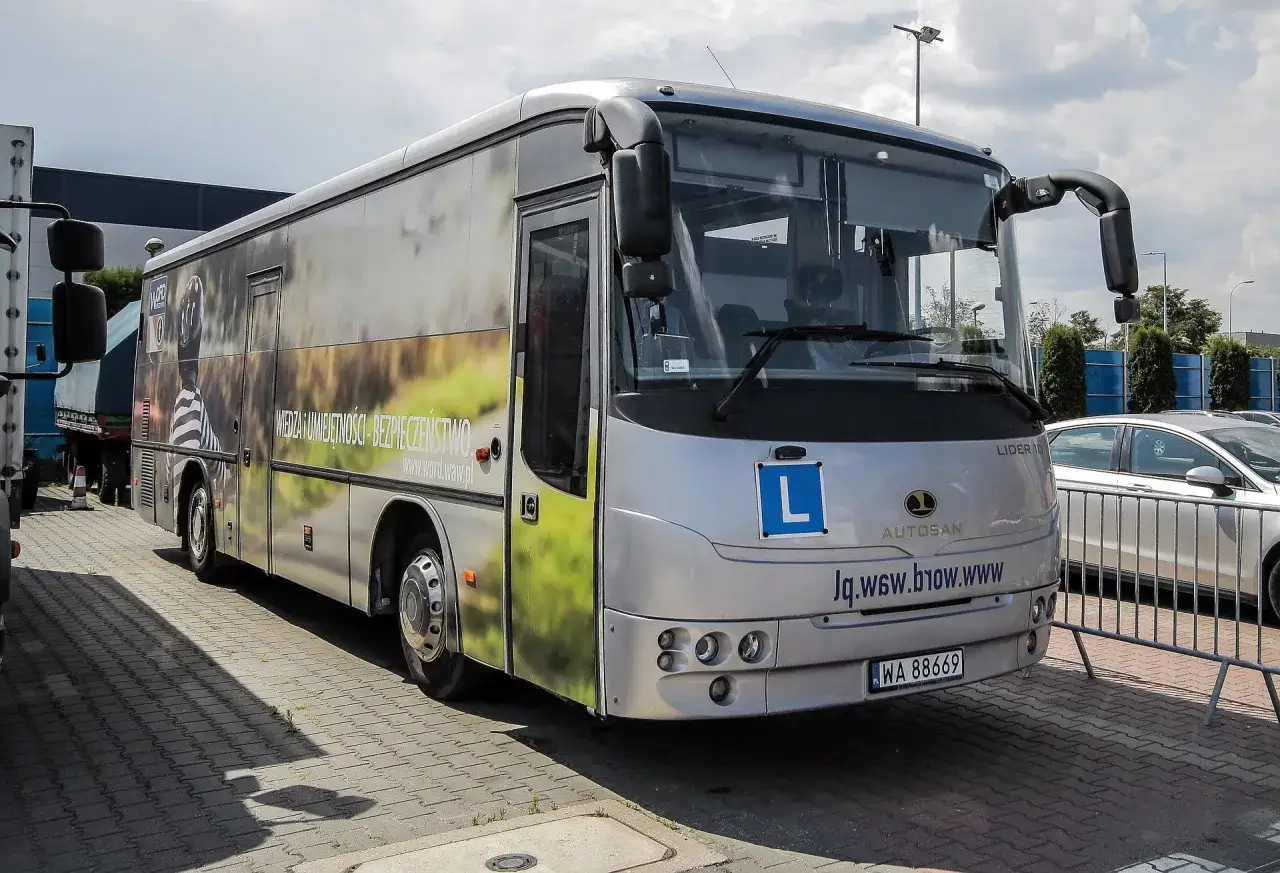 Zdjęcie Ile kosztuje prawo jazdy kategorii D? Zobacz, na co zwrócić uwagę!
