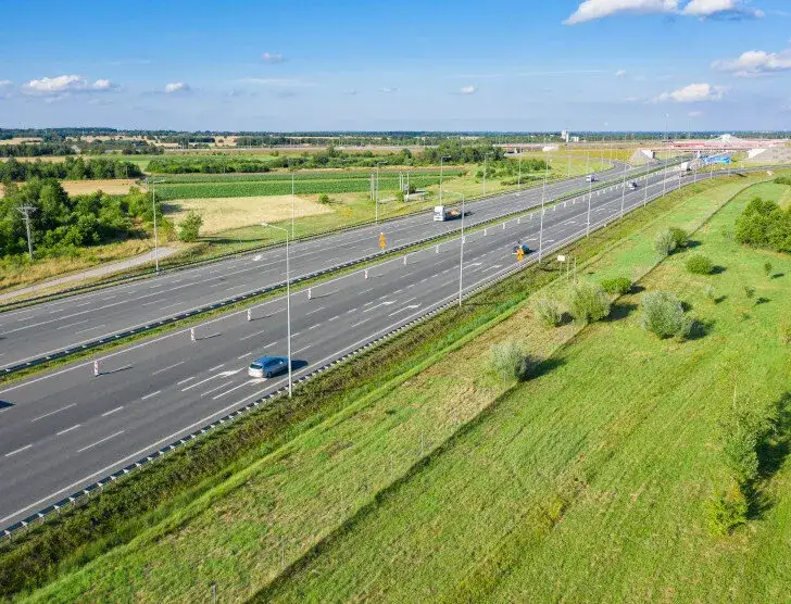 Zdjęcie Ile za przejazd autostradą A2? Sprawdź koszty i opłaty teraz