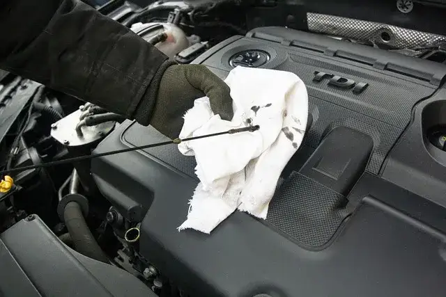Zdjęcie Objawy starego oleju w silniku, które mogą zrujnować Twoje auto