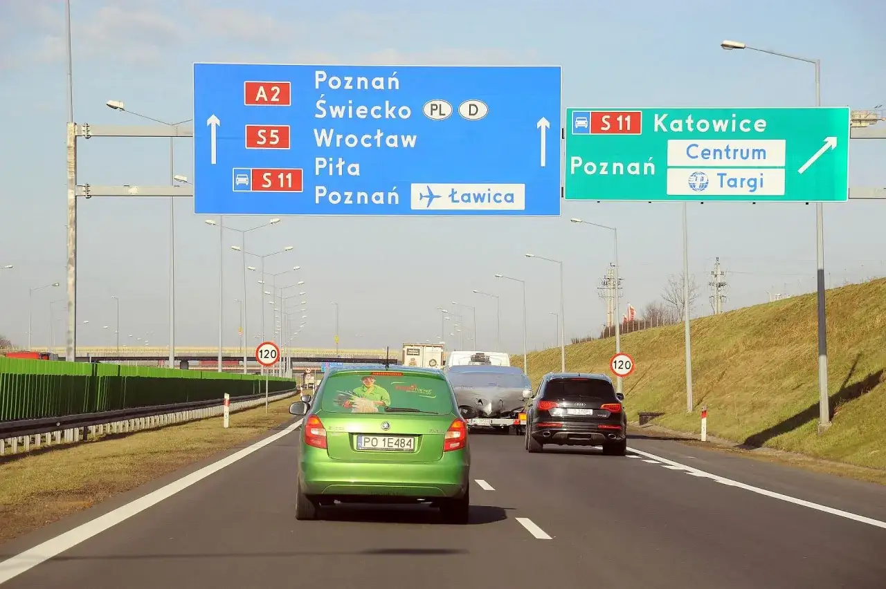 Zdjęcie Jak wjechać na autostradę A2 w Warszawie? Węzły, opłaty i porady