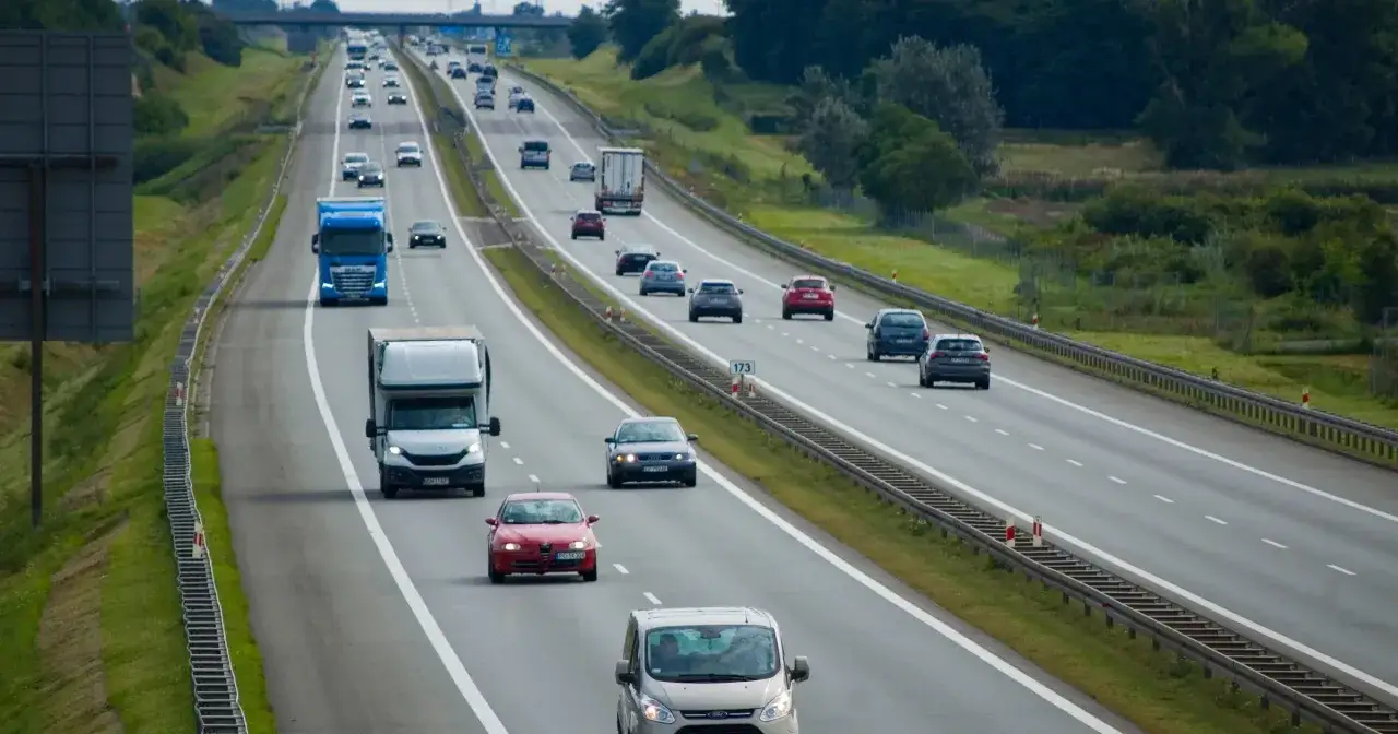Zdjęcie Minimalna prędkość na autostradzie w Polsce - uniknij mandatu