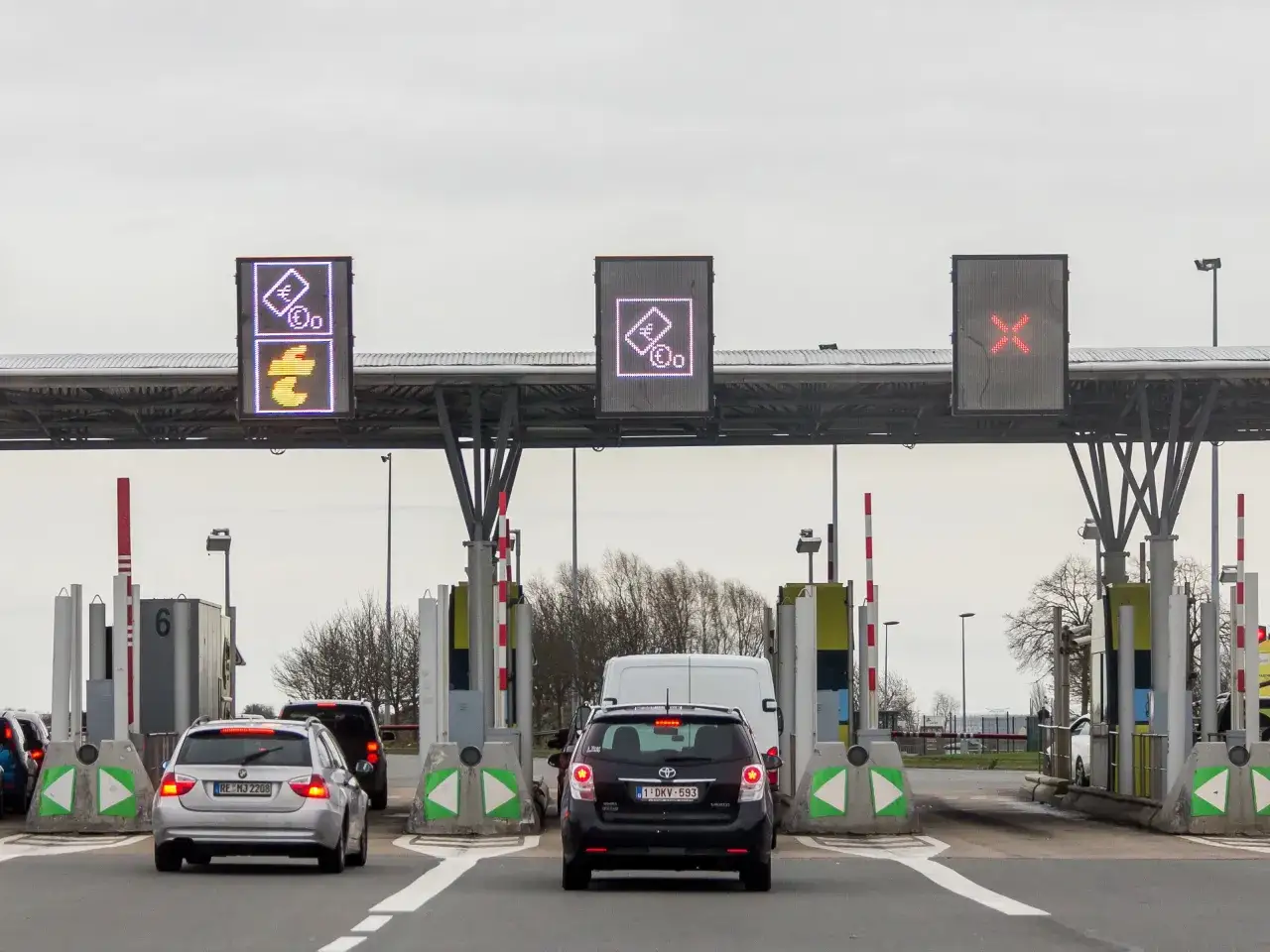 Zdjęcie Czy można płacić kartą na autostradzie A2? Sprawdź dostępne opcje płatności.